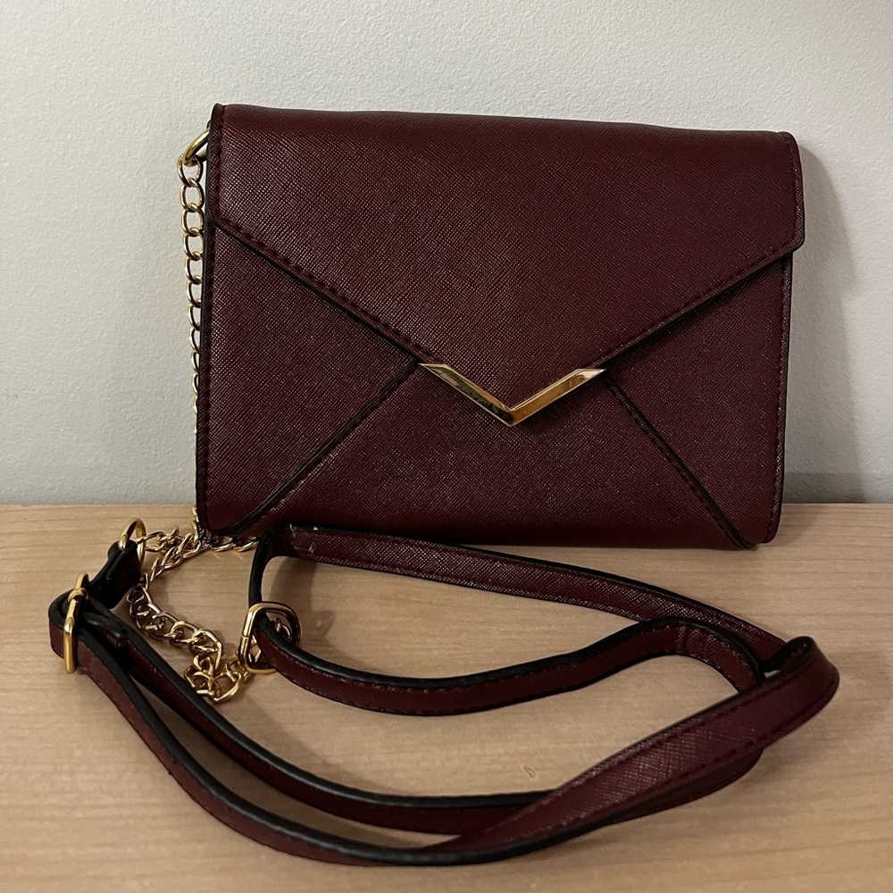 Elegant Burgundy Crossbody Bag